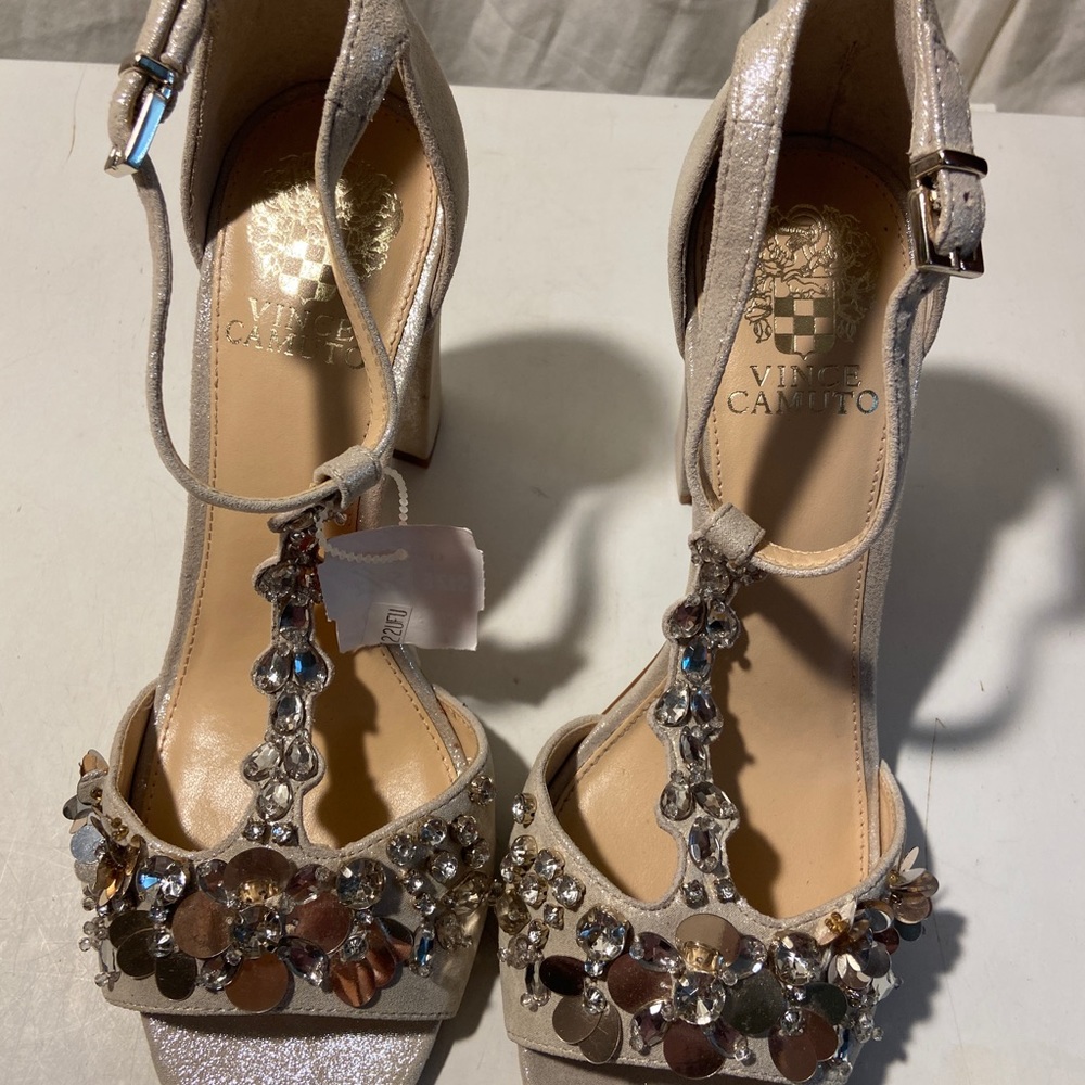 Vince Camuto beige metallic leather sandals with rhinestones size 8.5 NWT - Picture 6 of 7